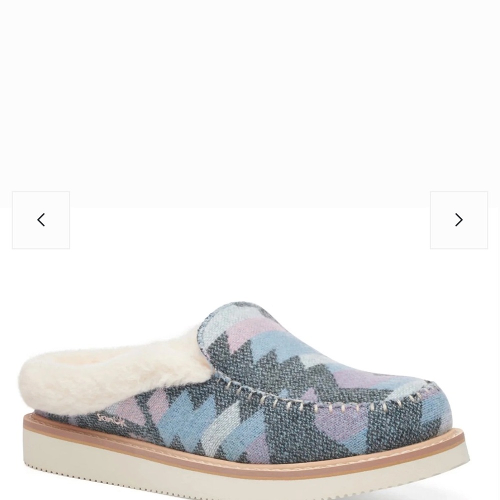 Sanuk Women's Slip-On slippers